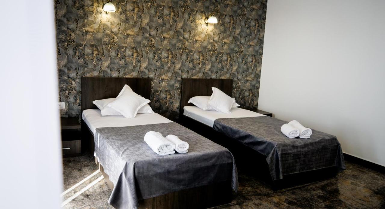 Motel Infinit Targu Jiu Bagian luar foto