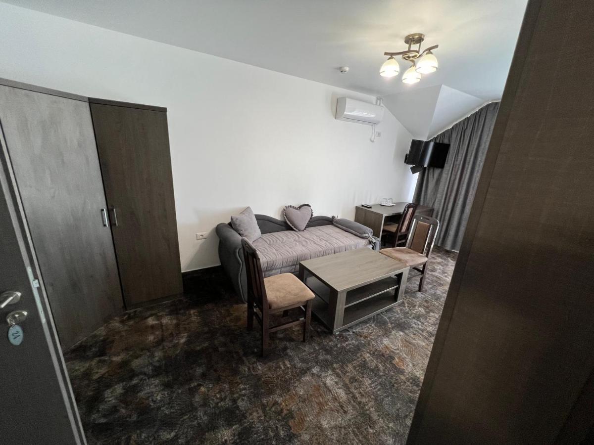 Motel Infinit Targu Jiu Bagian luar foto