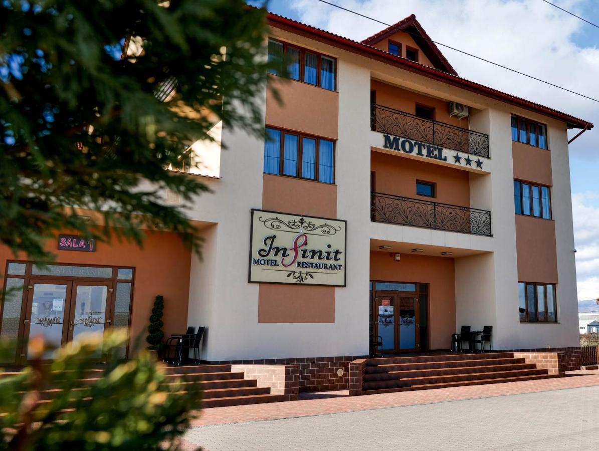 Motel Infinit Targu Jiu Bagian luar foto