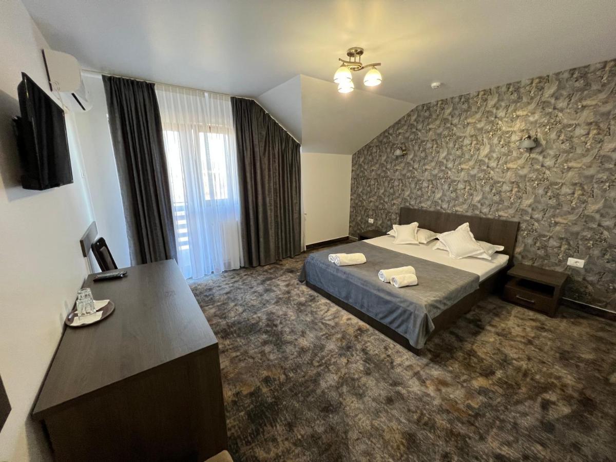 Motel Infinit Targu Jiu Bagian luar foto