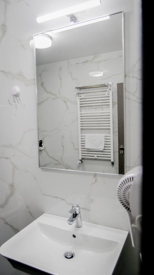 Motel Infinit Targu Jiu Bagian luar foto
