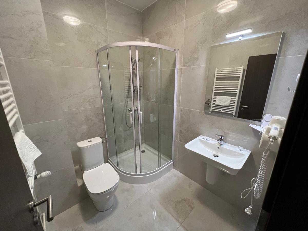 Motel Infinit Targu Jiu Bagian luar foto