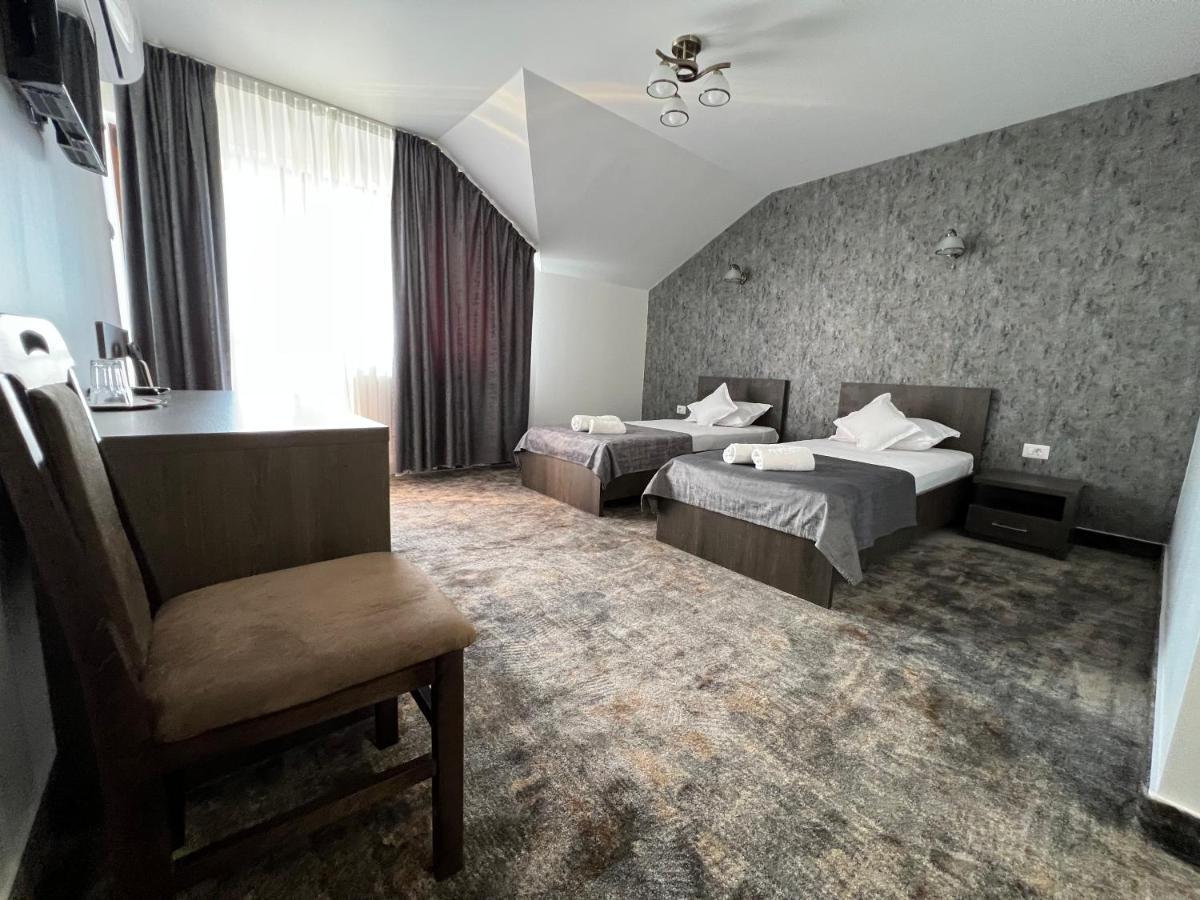 Motel Infinit Targu Jiu Bagian luar foto