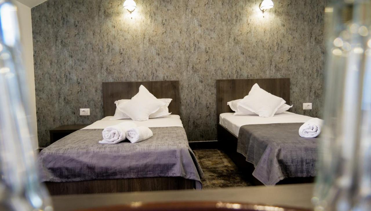 Motel Infinit Targu Jiu Bagian luar foto