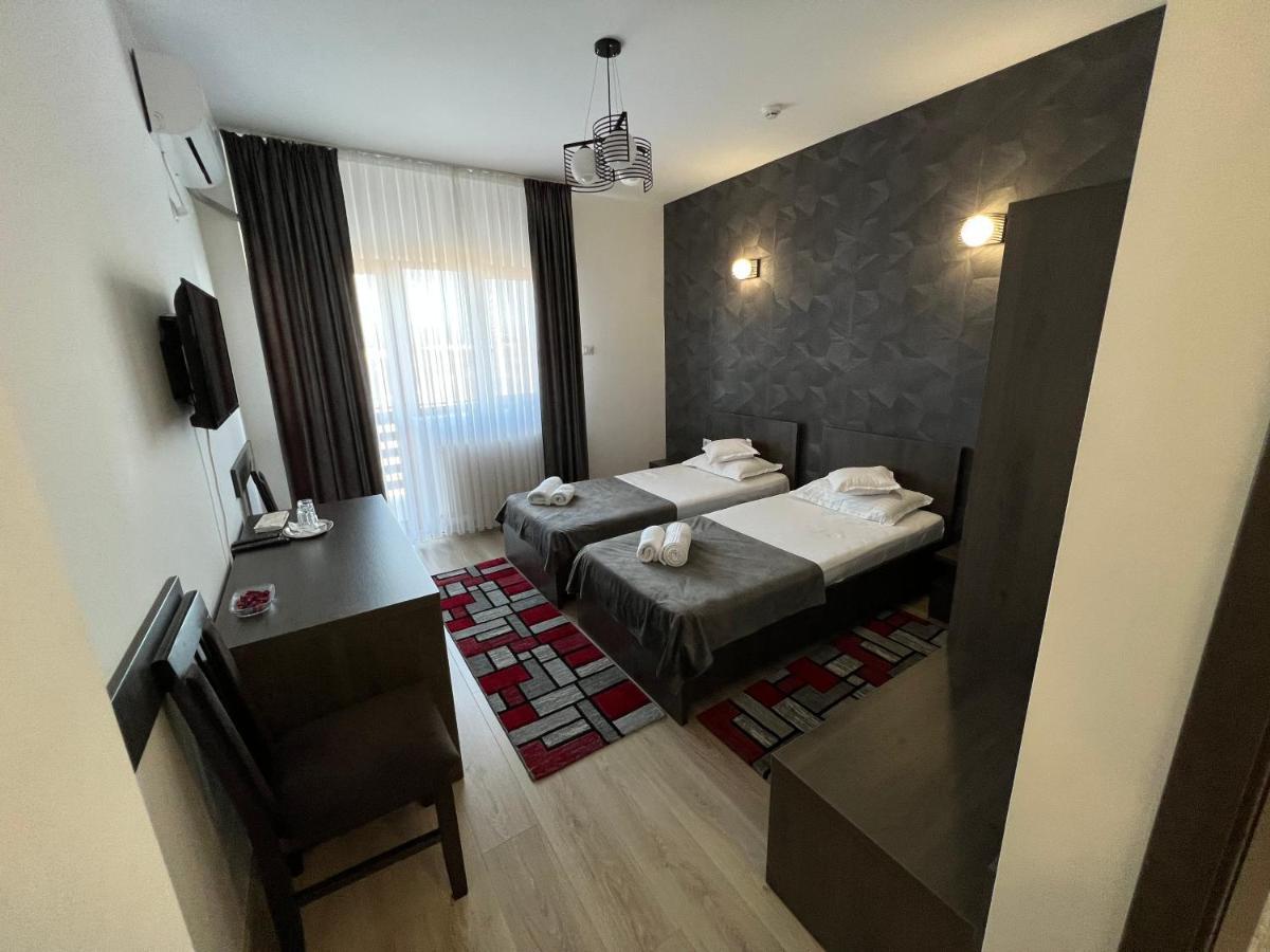 Motel Infinit Targu Jiu Bagian luar foto