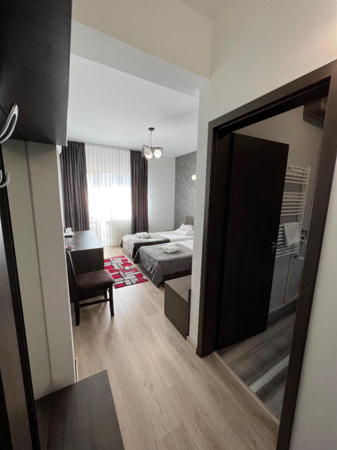 Motel Infinit Targu Jiu Bagian luar foto
