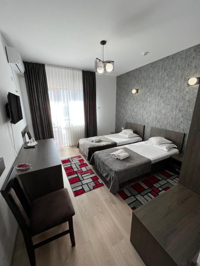 Motel Infinit Targu Jiu Bagian luar foto