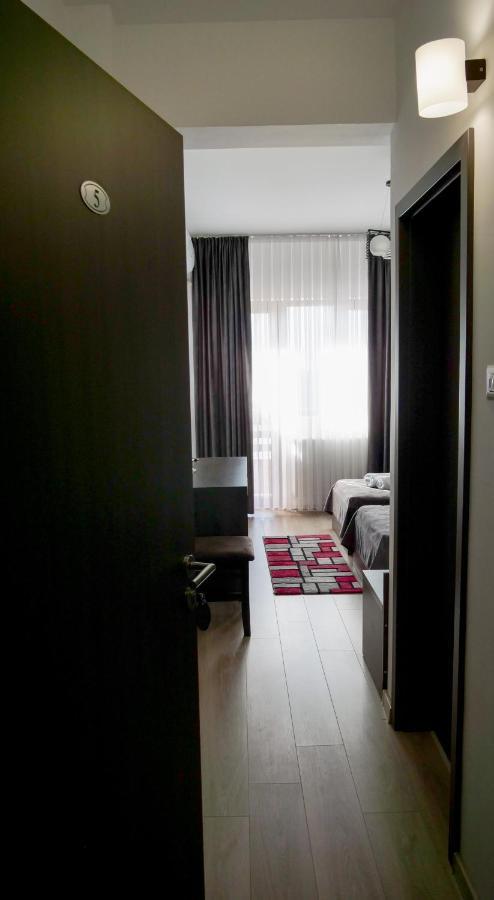 Motel Infinit Targu Jiu Bagian luar foto