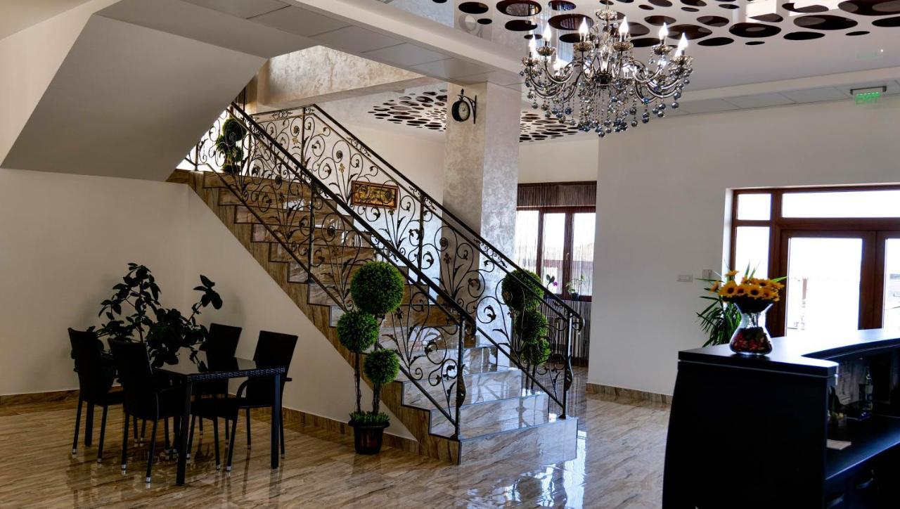 Motel Infinit Targu Jiu Bagian luar foto