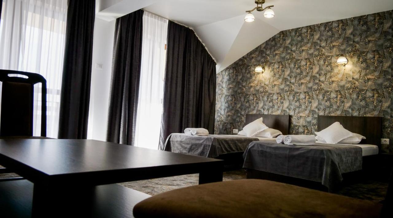 Motel Infinit Targu Jiu Bagian luar foto