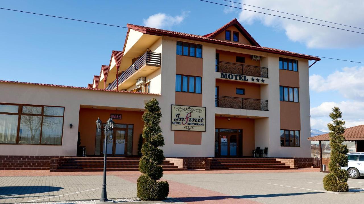Motel Infinit Targu Jiu Bagian luar foto